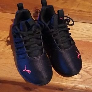 Boys Puma Athletic Shoes Size 4